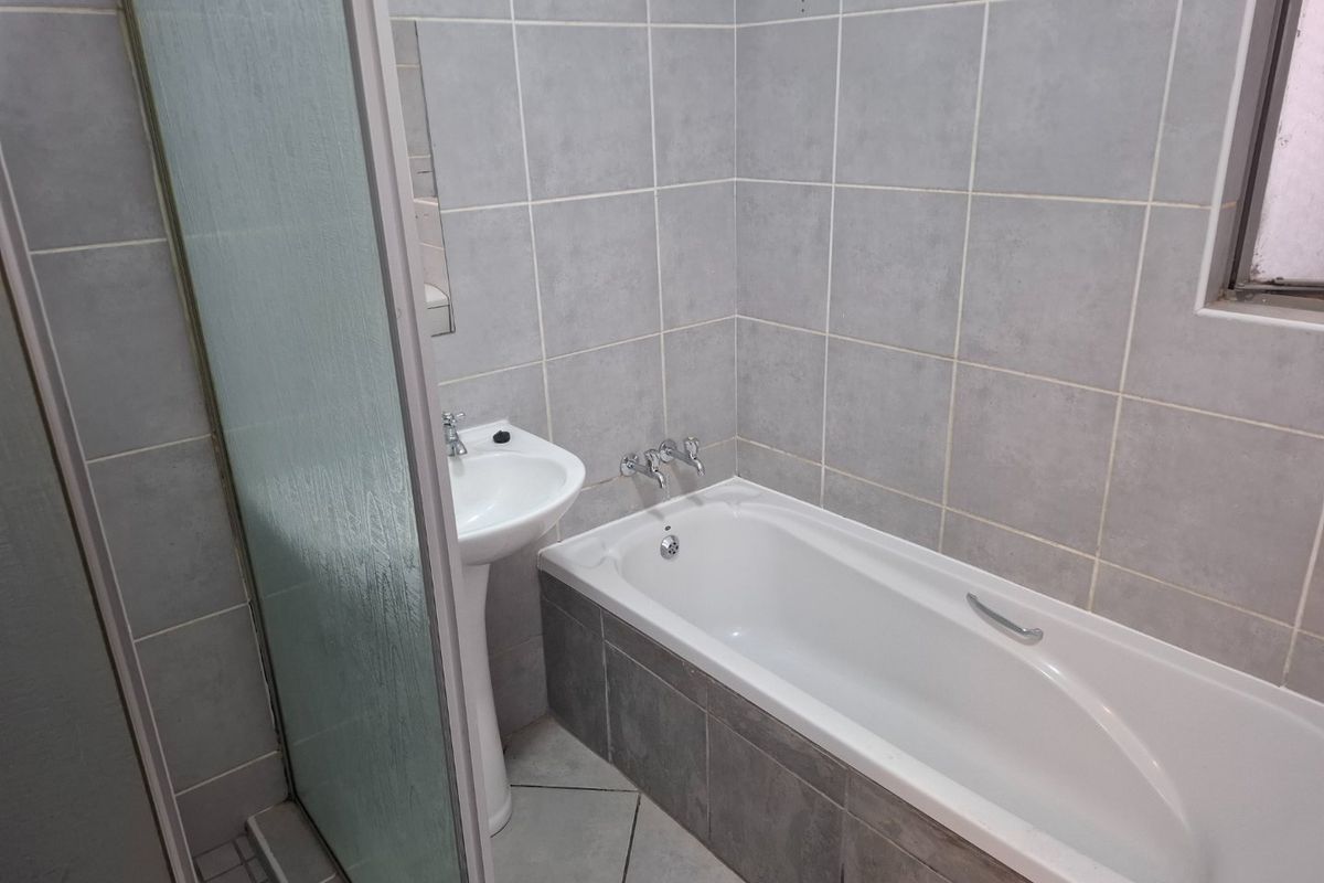 2 bedroom unit - Photo 4