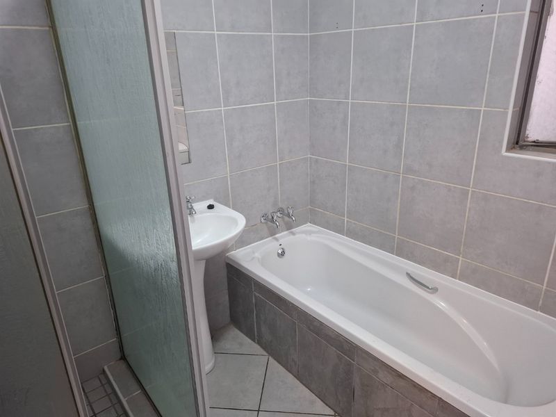 2 bedroom unit - Photo 4