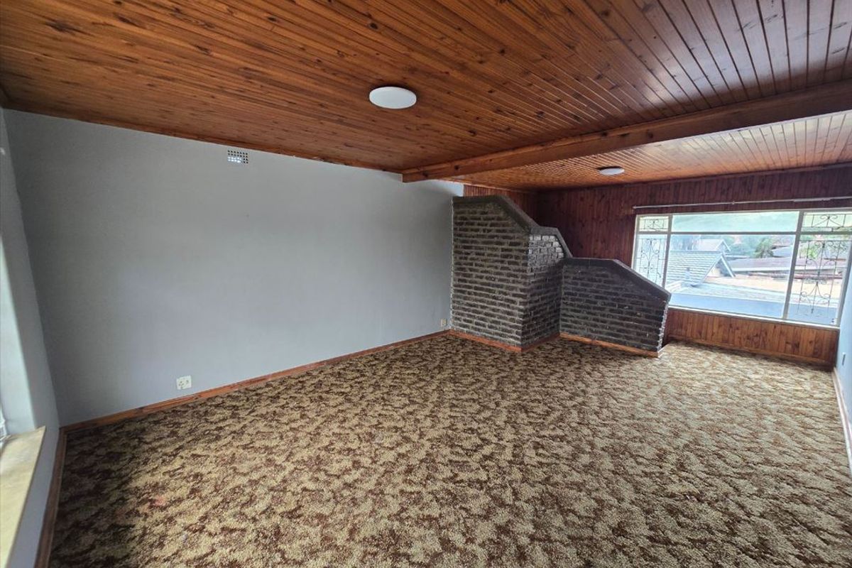 Spacious Family Oasis with Granny Flat, Pool & Prime Features - Photo 3