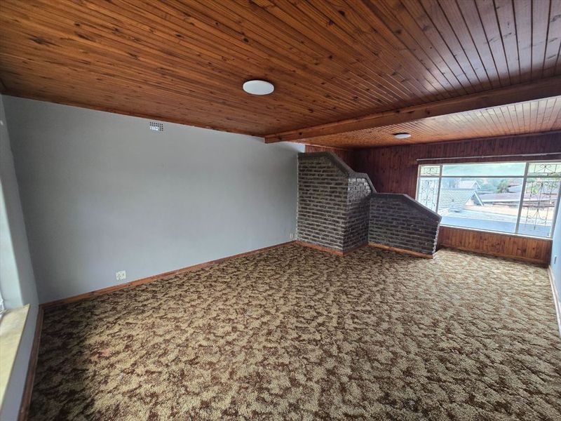 Spacious Family Oasis with Granny Flat, Pool & Prime Features - Photo 3