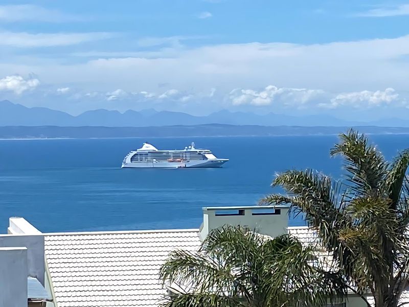 Seaside Family Home in De Bakke Mossel Bay - Photo 3