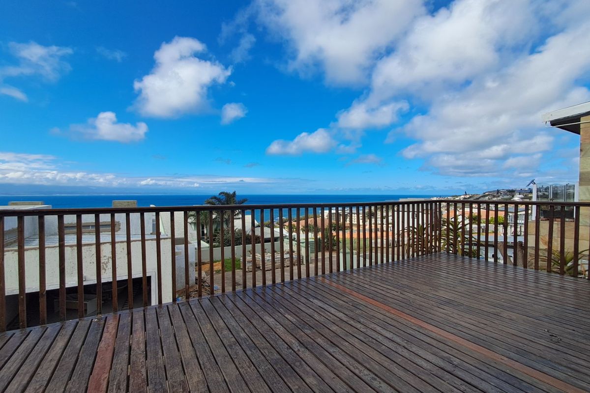 Seaside Family Home in De Bakke Mossel Bay - Photo 2
