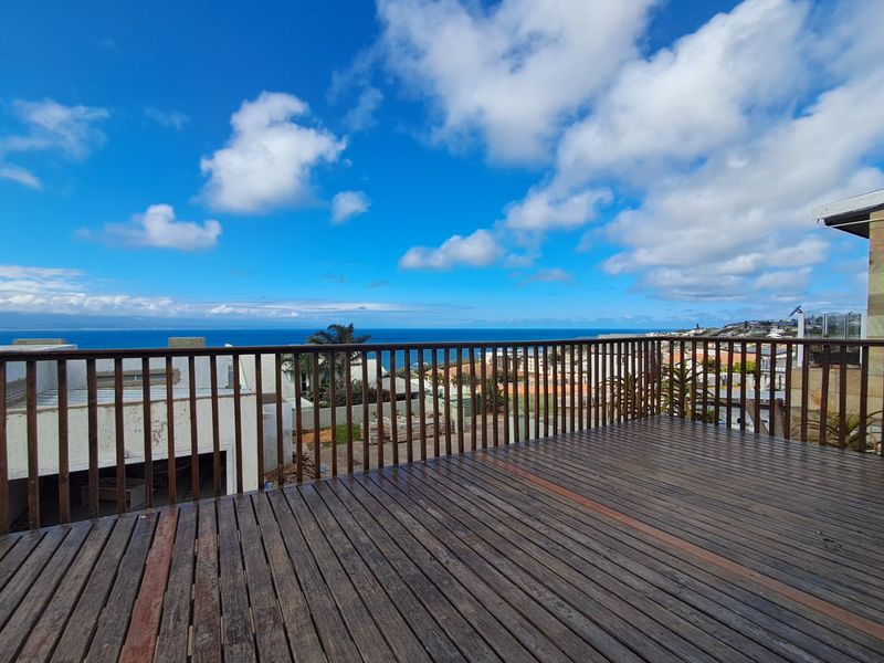 Seaside Family Home in De Bakke Mossel Bay - Photo 2