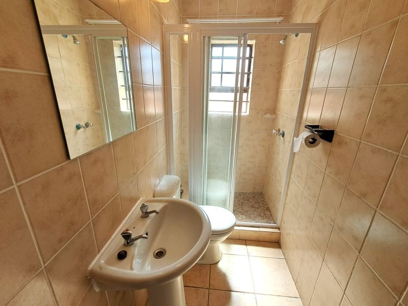 Seaside Family Home in De Bakke Mossel Bay - Photo 9