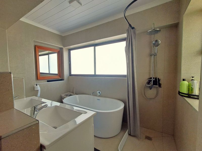 Seaside Family Home in De Bakke Mossel Bay - Photo 6