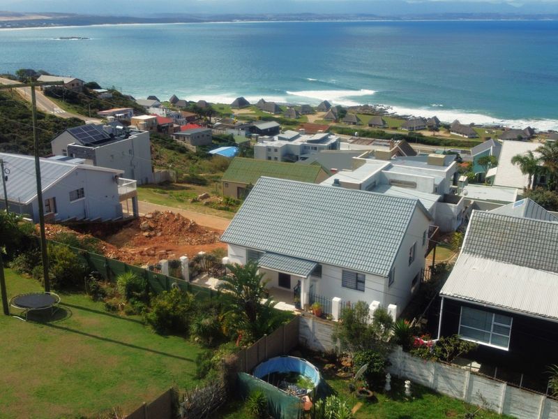 Seaside Family Home in De Bakke Mossel Bay - Photo 1