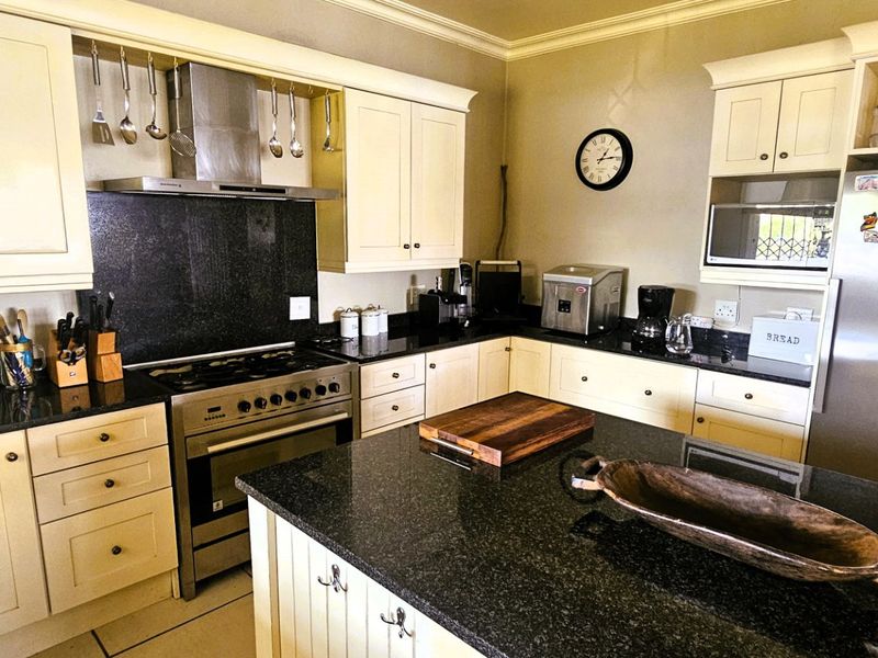 Affordable 4 bedroom Holiday Paradise at the Vaal Dam - Photo 9