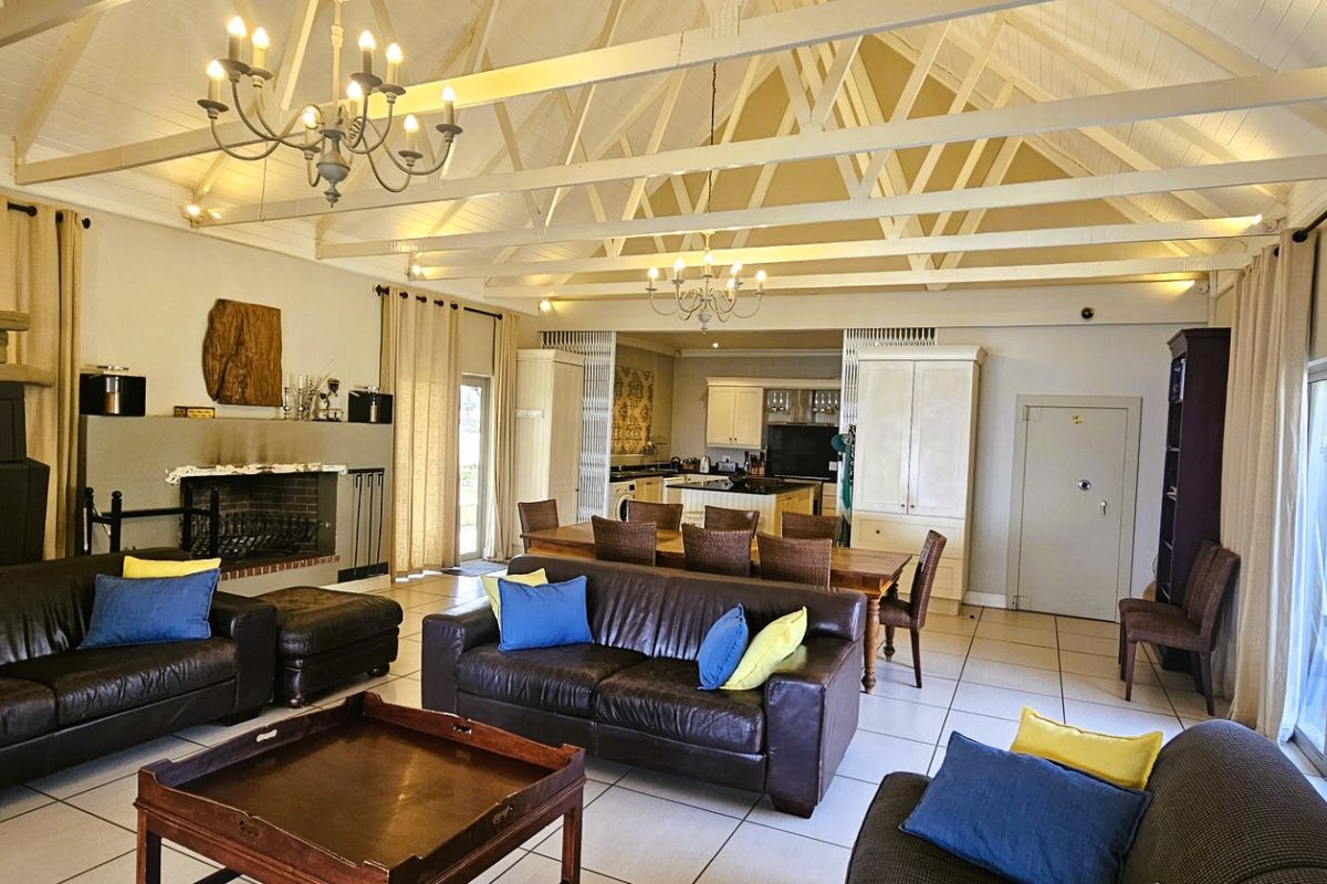 Affordable 4 bedroom Holiday Paradise at the Vaal Dam - Photo 3