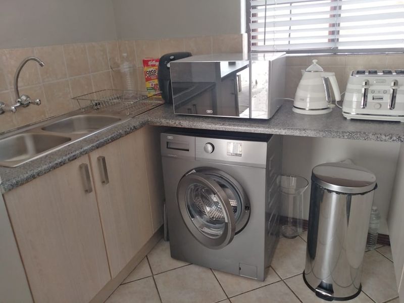 2 Bedroom Duplex for Sale in Summerset, Midrand - Photo 9