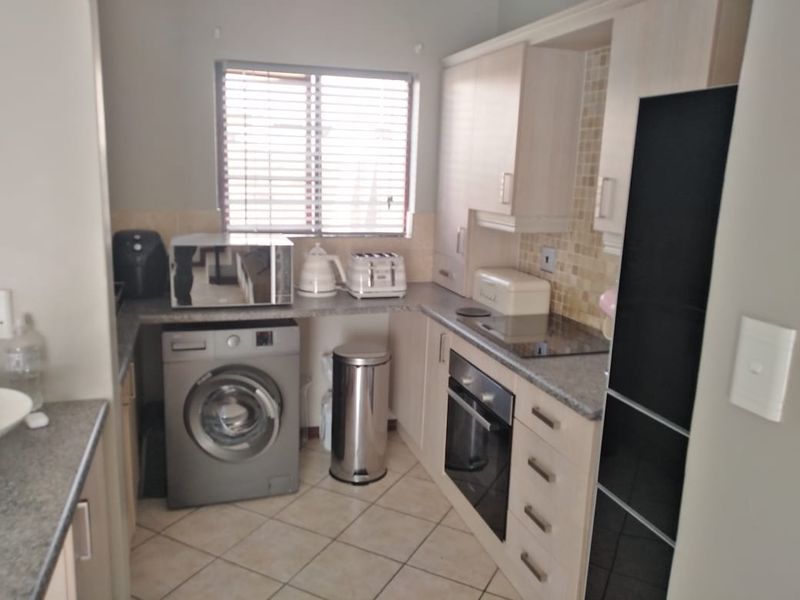 2 Bedroom Duplex for Sale in Summerset, Midrand - Photo 8