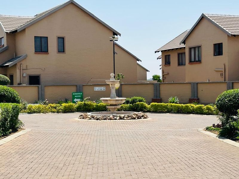 2 Bedroom Duplex for Sale in Summerset, Midrand - Photo 3