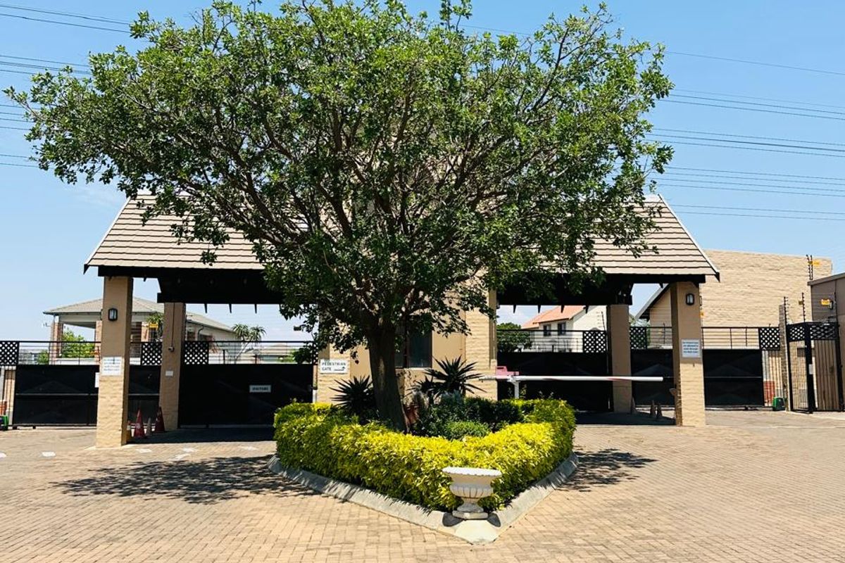 2 Bedroom Duplex for Sale in Summerset, Midrand - Photo 2