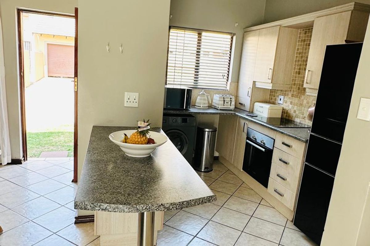 2 Bedroom Duplex for Sale in Summerset, Midrand - Photo 4