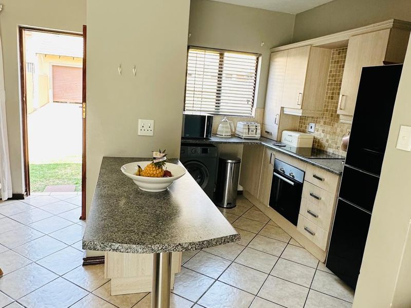 2 Bedroom Duplex for Sale in Summerset, Midrand - Photo 4