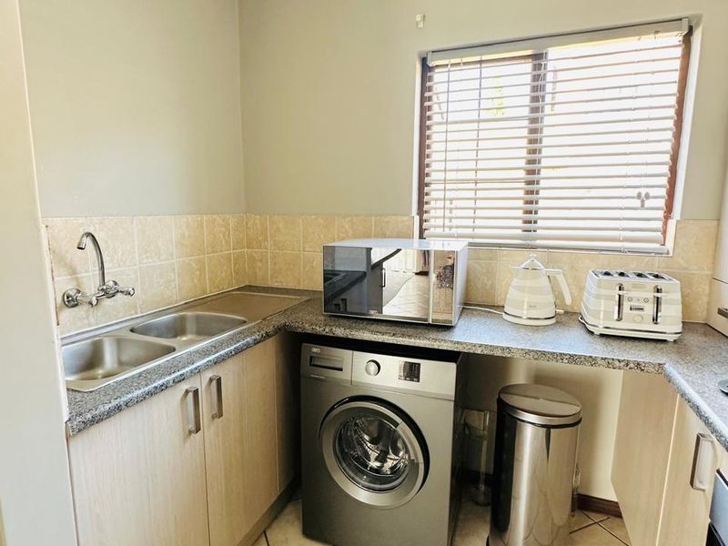 2 Bedroom Duplex for Sale in Summerset, Midrand - Photo 7