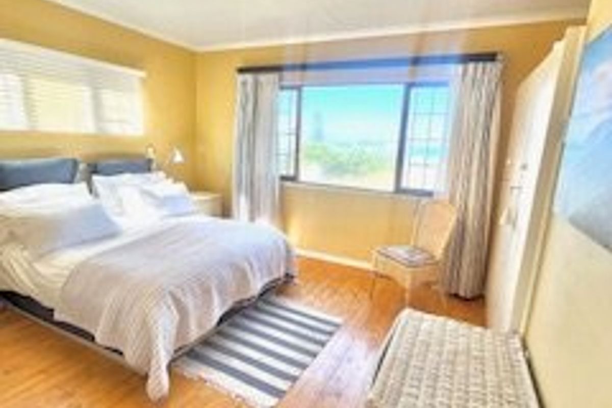 ocean breeze retreat , spacious holiday home with ocean views. - Photo 3