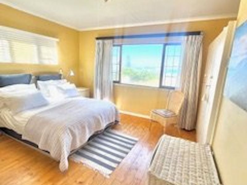 ocean breeze retreat , spacious holiday home with ocean views. - Photo 3