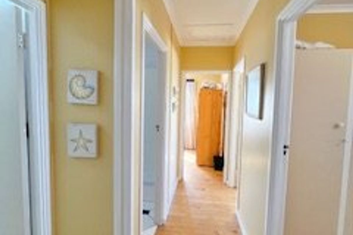 ocean breeze retreat , spacious holiday home with ocean views. - Photo 2