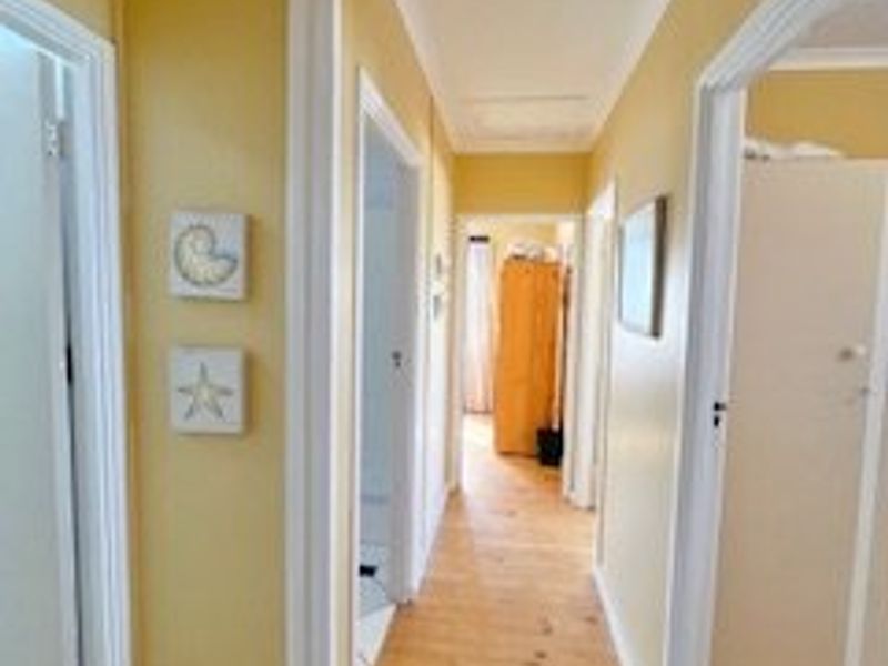 ocean breeze retreat , spacious holiday home with ocean views. - Photo 2