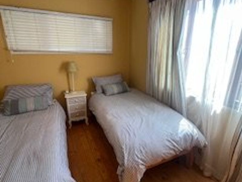 ocean breeze retreat , spacious holiday home with ocean views. - Photo 9