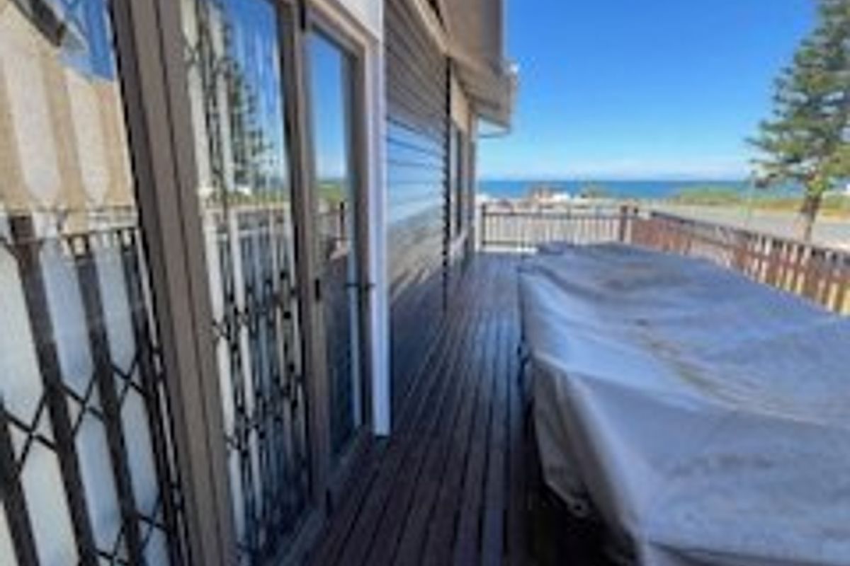 ocean breeze retreat , spacious holiday home with ocean views. - Photo 4