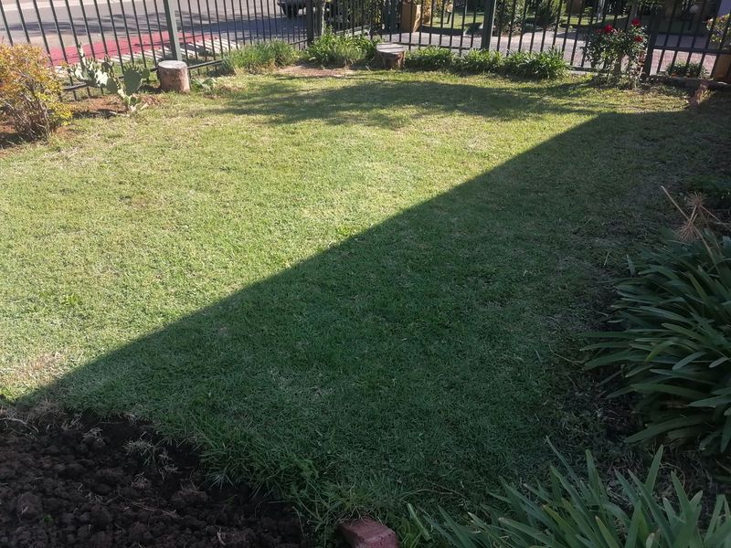 Lovely 3-Bedroom Townhouse with Spacious Garden & Garage – For Sale! - Photo 5