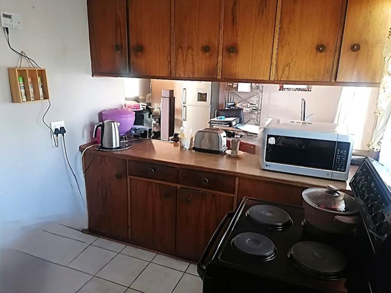 Lovely 3-Bedroom Townhouse with Spacious Garden & Garage – For Sale! - Photo 10