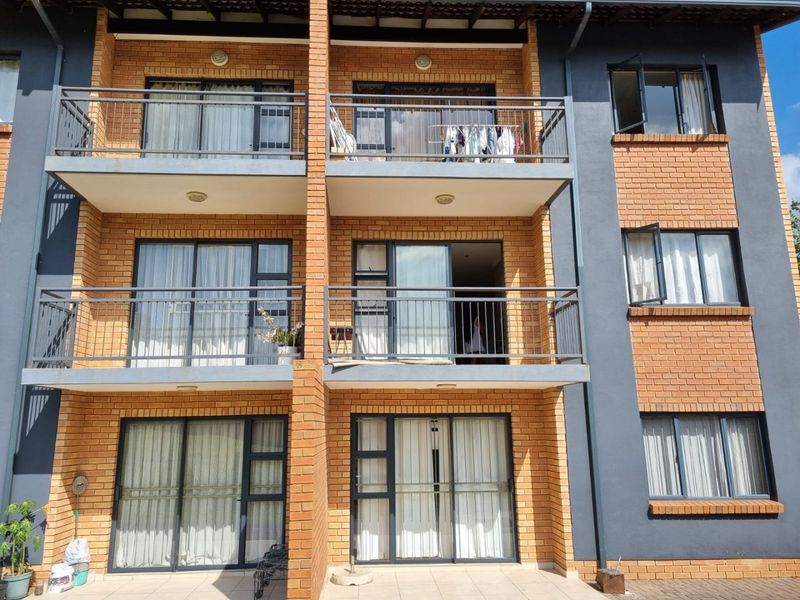 Modern 2-Bedroom Apartment in Secure Estate Die Hoewes Centurion - Photo 1