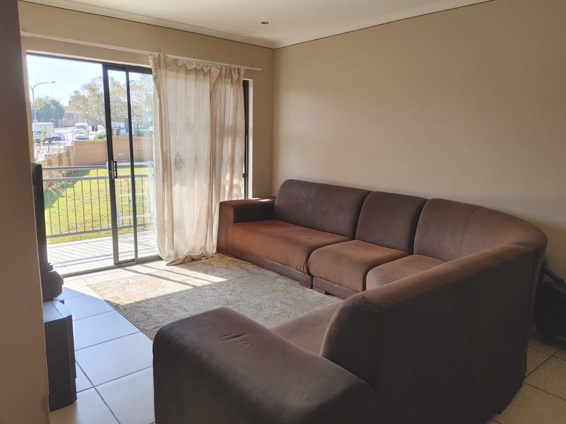 Modern 2-Bedroom Apartment in Secure Estate Die Hoewes Centurion - Photo 6