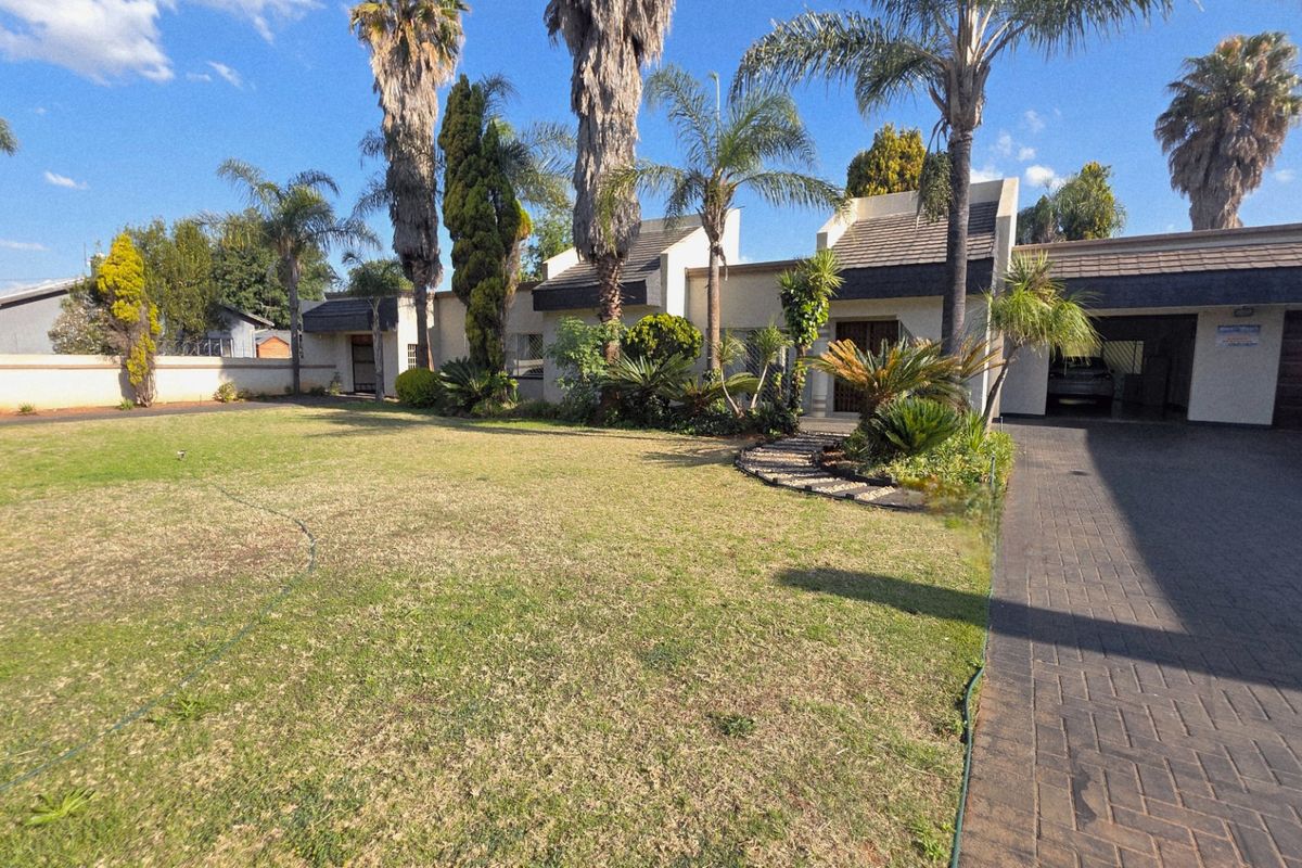 Modern Dual Section Home for Sale in Erasmia - Photo 2