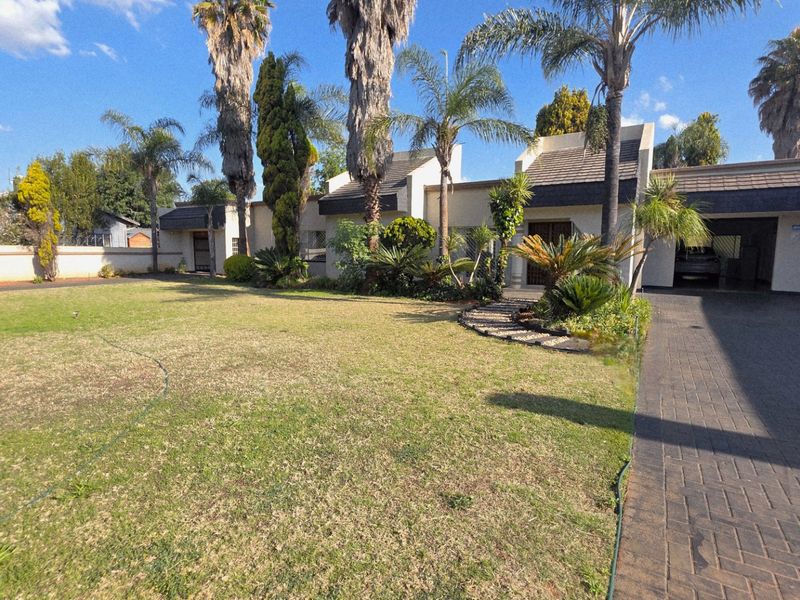 Modern Dual Section Home for Sale in Erasmia - Photo 2