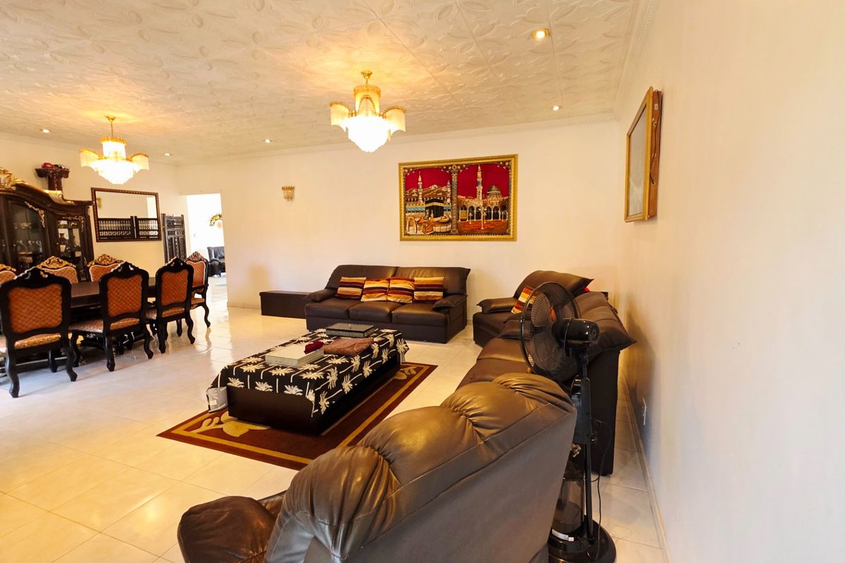 Modern Dual Section Home for Sale in Erasmia - Photo 3