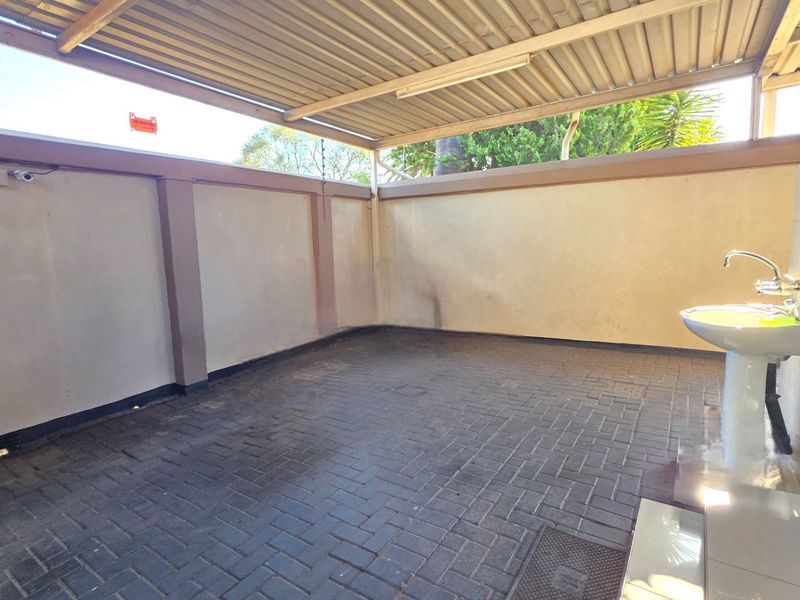 Modern Dual Section Home for Sale in Erasmia - Photo 10