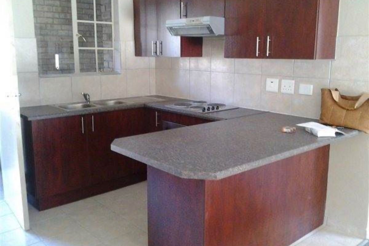 2 BEDROOM APARTMENT IN NORTHRIDING - Photo 4