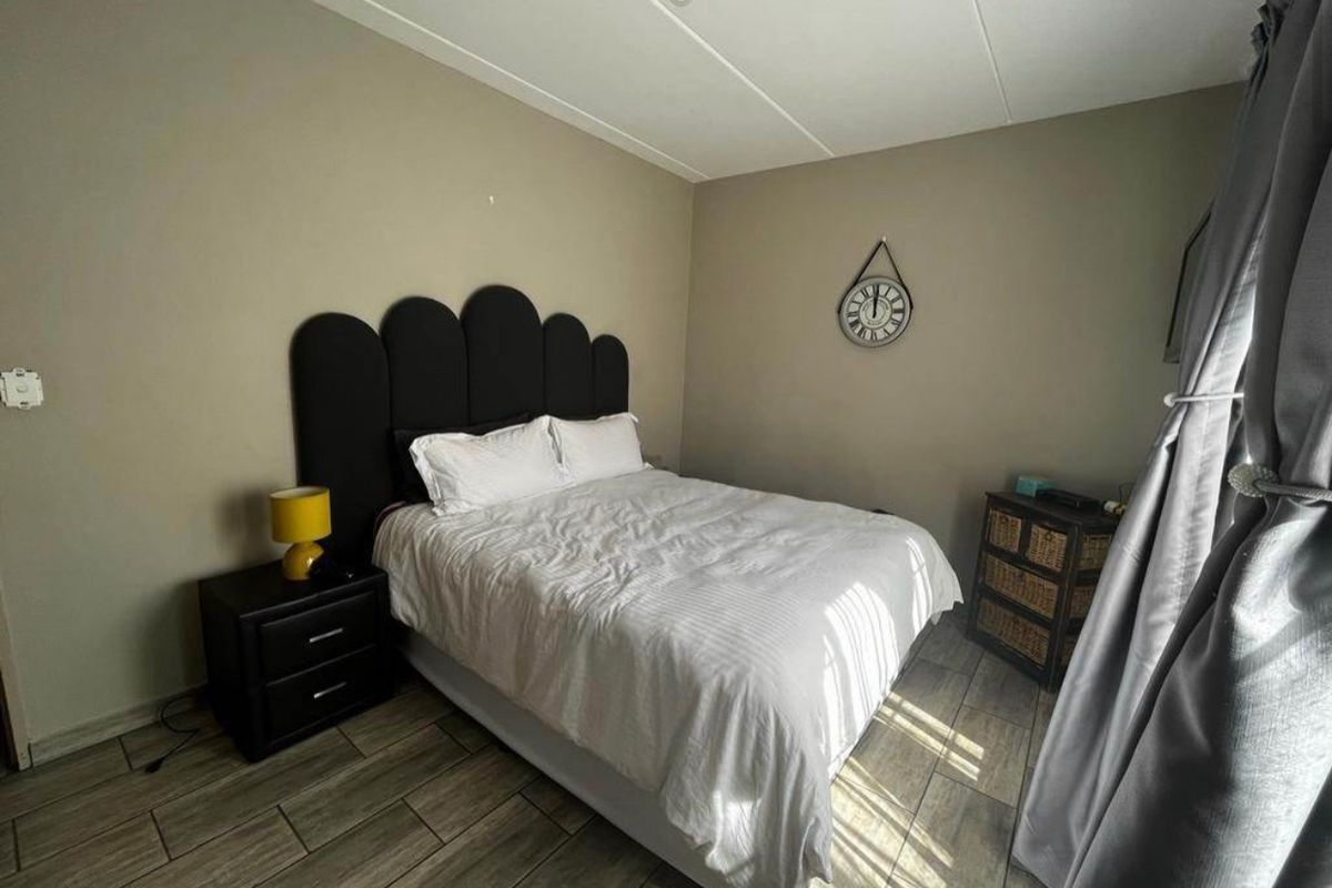 2 BEDROOM APARTMENT IN NORTHRIDING - Photo 3