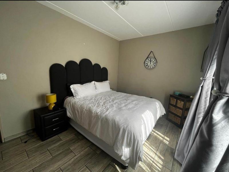2 BEDROOM APARTMENT IN NORTHRIDING - Photo 3