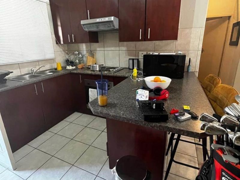 2 BEDROOM APARTMENT IN NORTHRIDING - Photo 2