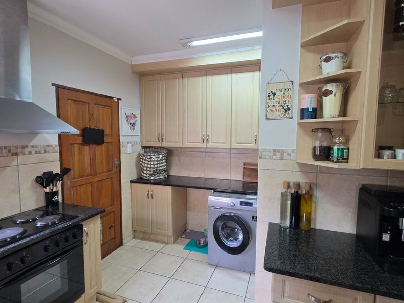 Popular Neighborhood... Between Mossel Bay and Hartenbos... Well Priced !!! - Photo 3