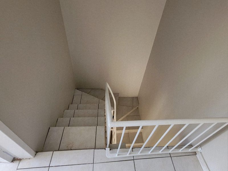 Charming 3-Bedroom Duplex with Garden Retreat - Photo 8