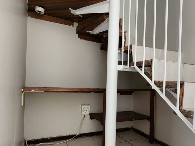 Charming 3-Bedroom Duplex with Garden Retreat - Photo 7