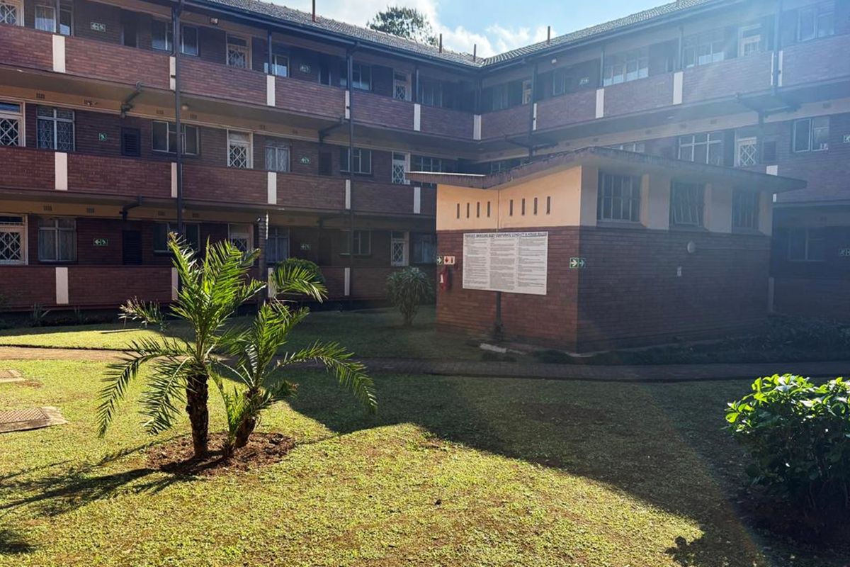 Lock up, Go and love where you live.. - Photo 2