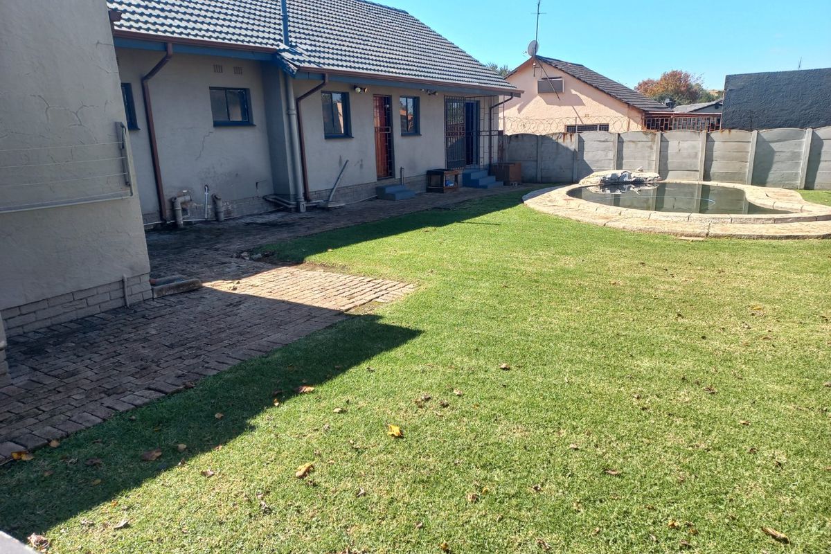 3-Bed Family Oasis in Boksburg South - Photo 4