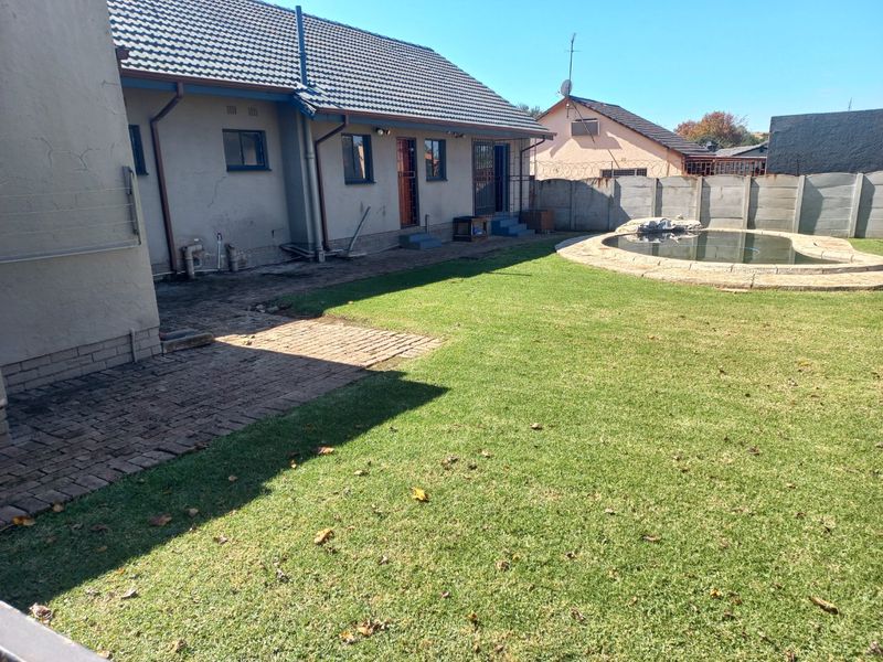 3-Bed Family Oasis in Boksburg South - Photo 4