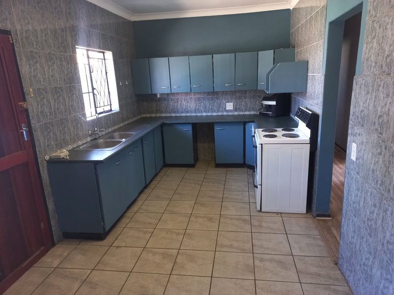 3-Bed Family Oasis in Boksburg South - Photo 10