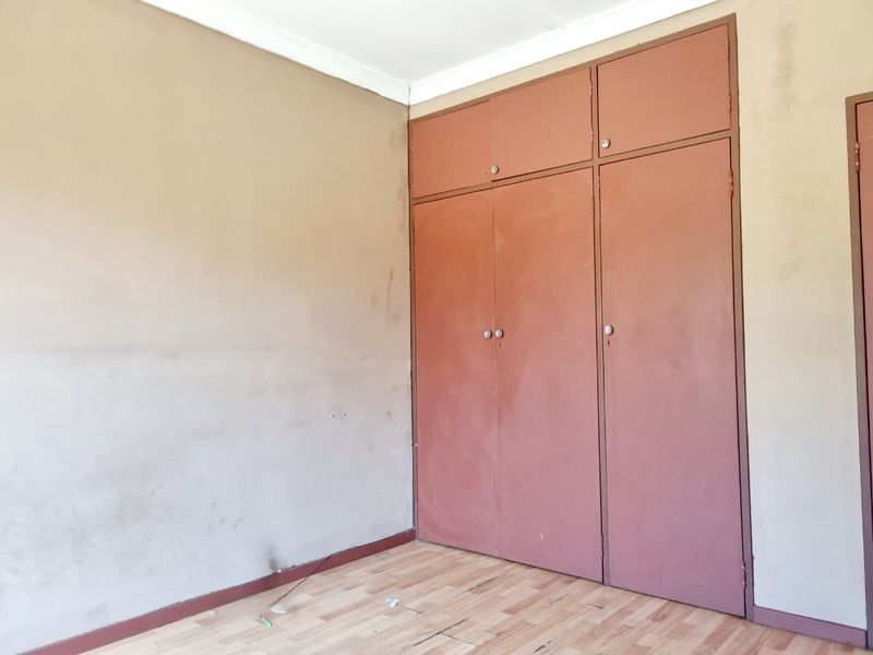 Spacious 3 Bedroom Home with Endless Potential! - Photo 10