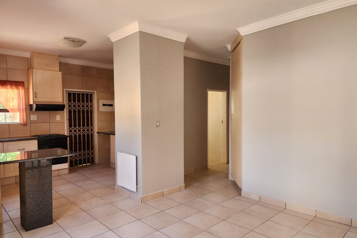 2 BEDROOM TOWNHOUSE IN DORINGKRUIN - Photo 4