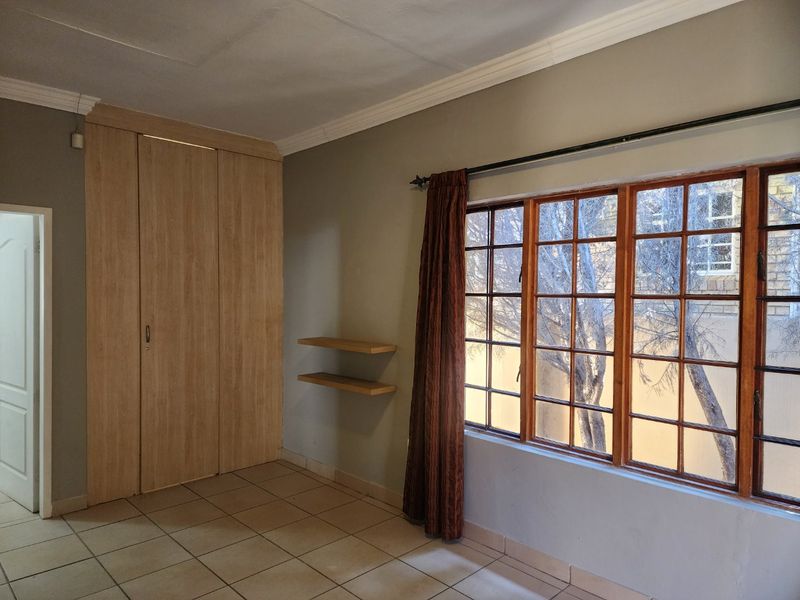 2 BEDROOM TOWNHOUSE IN DORINGKRUIN - Photo 10