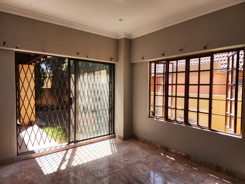 2 BEDROOM TOWNHOUSE IN DORINGKRUIN - Photo 7