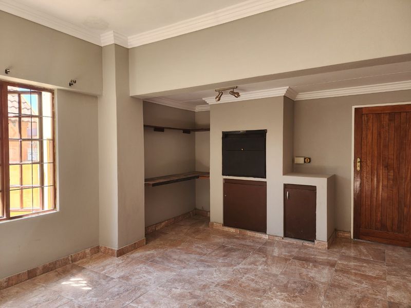 2 BEDROOM TOWNHOUSE IN DORINGKRUIN - Photo 6