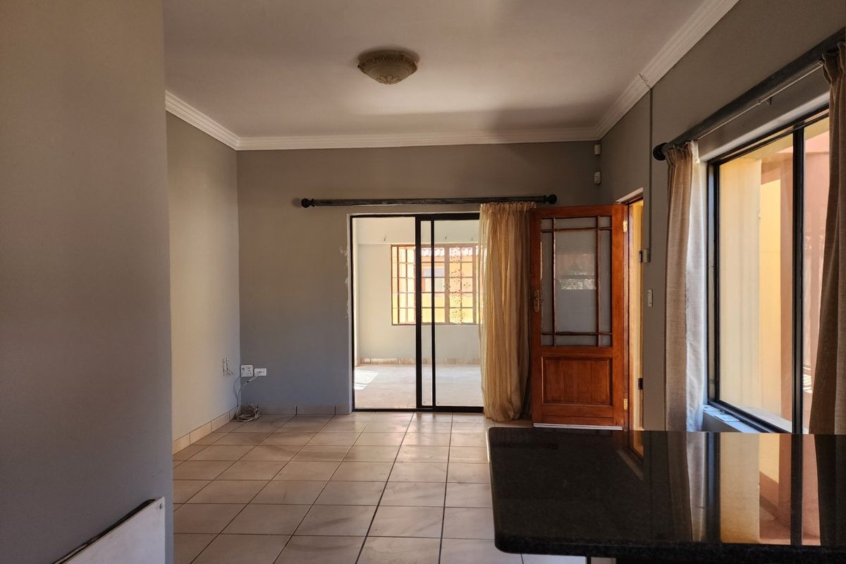 2 BEDROOM TOWNHOUSE IN DORINGKRUIN - Photo 5